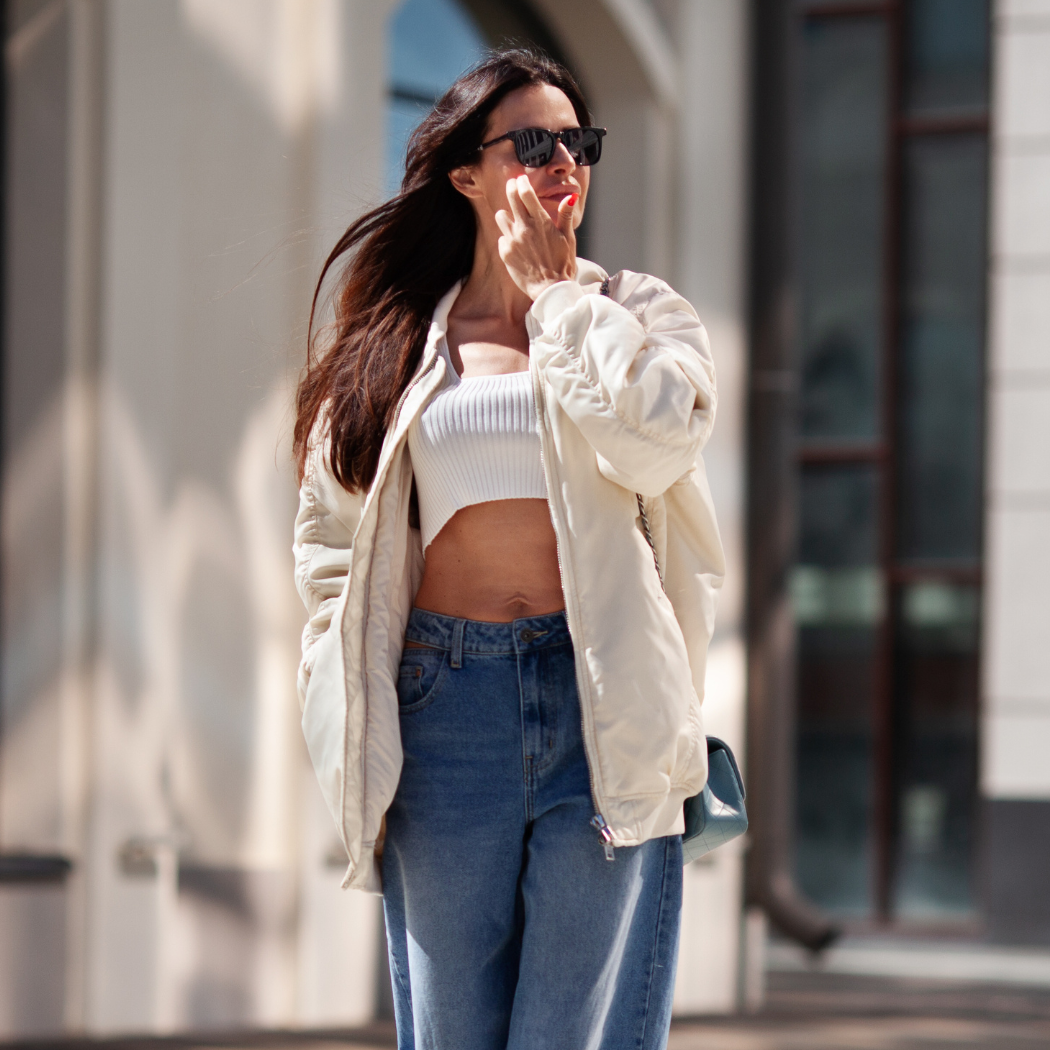 40-latko, kup tę kurtkę na wiosnę, zanim wyprzedzą cię koleżanki. Świetnie leży i jest wygodna